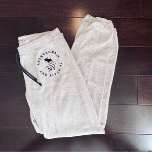 Abercrombie & Fitch Light Gray Joggers, Size M